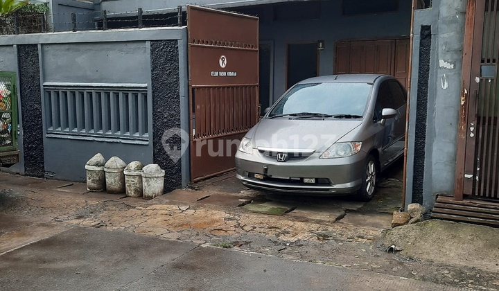 Spacious House In The City With Two-Car Road Access