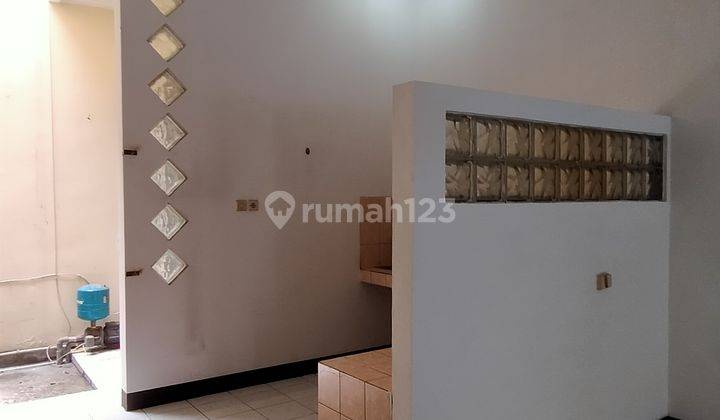 Baru Renovasi ..... Rumah 2 Lantai Akses Jalan Luas 2