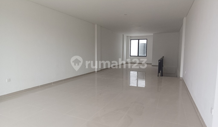 For Rent: Garden Avenue Shop House Next to Bengkong's Largest Top 100. 2