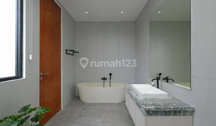 Rumah Full Furnished 3 Lantai Cluster Costarica Modernland Tangerang 2