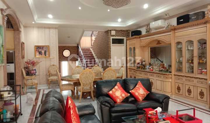 Rumah Mewah 3 Lantai Elang Laut Pik  2