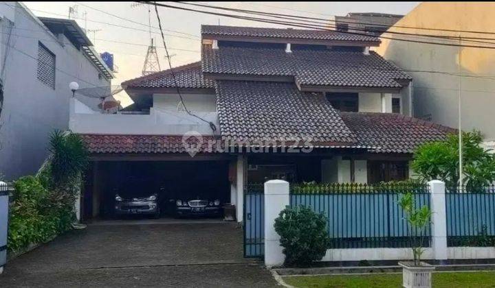 Dijual rumah nyaman asri tenang siap huni di Jl. Cikatomas kebayoran baru 1