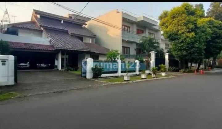 Dijual rumah nyaman asri tenang siap huni di Jl. Cikatomas kebayoran baru 2