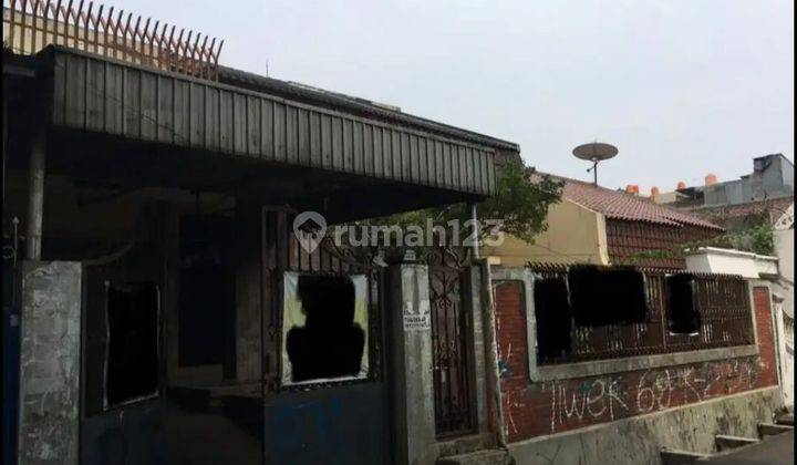 Dijual murah, hitung tanah saja,lokasi strategis sangat cocok untuk kostan 1