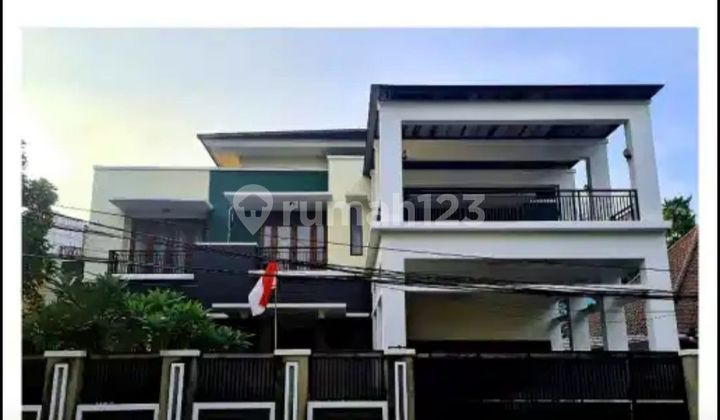 Dijual rumah mewah siap huni di jl Mendut Menteng Jakarta pusat 