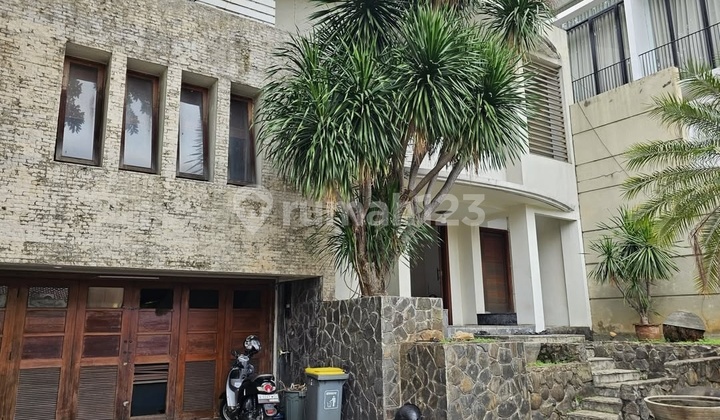 Ready-to-Occupy House in Pejompongan Benhil Ready-to-Occupy House in Pejompongan Benhil