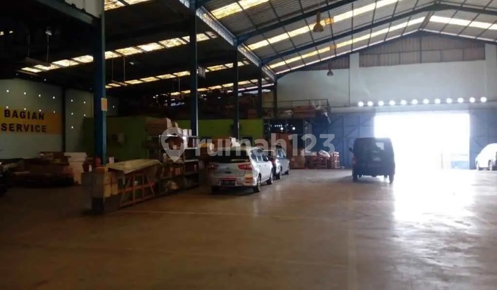 Workshop Still Active Can Be Used as Warehouse in Teluk Jambe Karawang