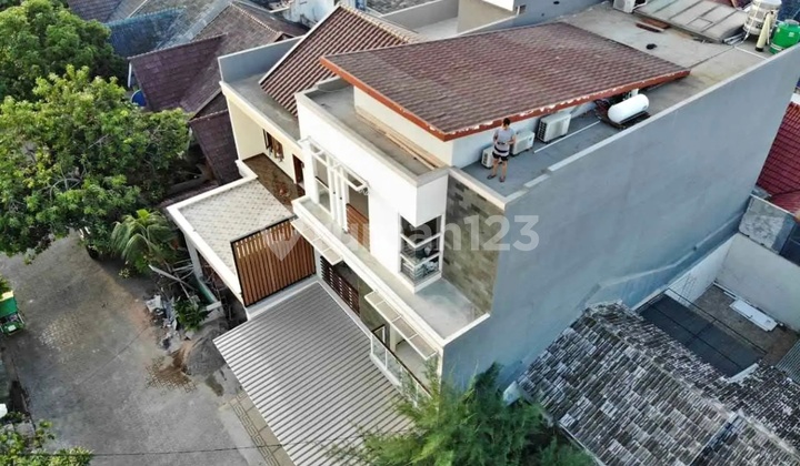 Rumah Siap Huni 3 Lantai Taman Royal Tangerang