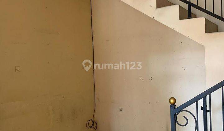 Rumah 2 lantai, siap huni, bagus di Taman Royal 3 Tangerang  2