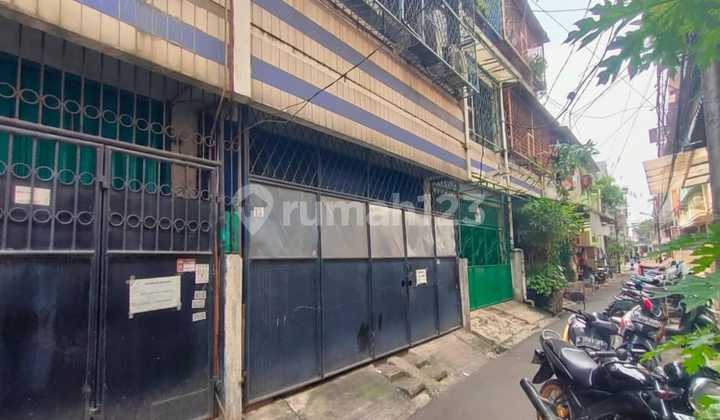 3 Story House Ready to Occupy Flood-Free in Jelambar Baru, West Jakarta 2