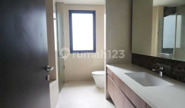 Rumah Mewah 3 Lantai Murah di Nava Park B S D 2