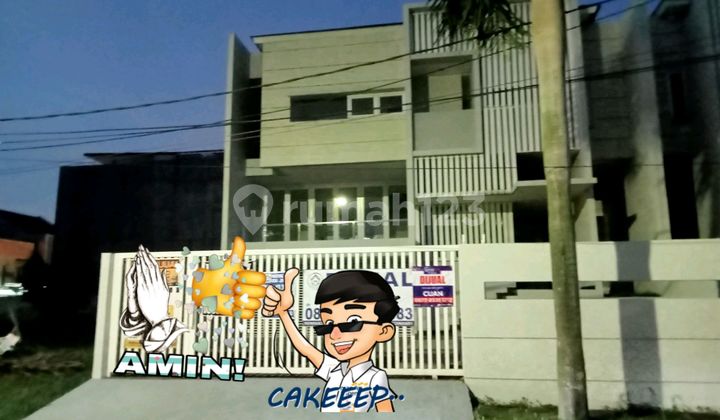 Rumah baru renov di jln raya boulevard di Citra Garden 2 ext Jakarta Barat