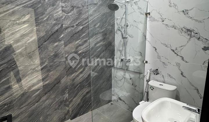 Rumah 2 Lantai Baru, Murah Jarang Ada di De Park B S D Rumah 2 Lantai Baru, Murah Jarang Ada di De Park B S D