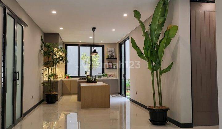 Dijual cepat rumah baru di Versailes, BSD 2