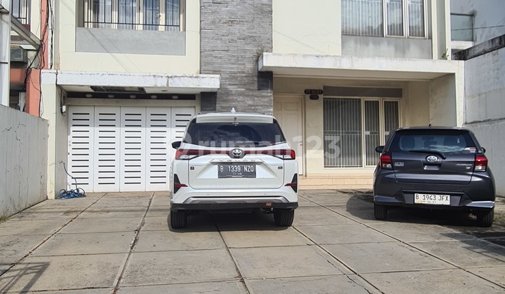 Dijual Rumah Pinggir Jalan Raya di Villa Melati Mas, Serpong. Dijual Rumah Pinggir Jalan Raya di Villa Melati Mas, Serpong.