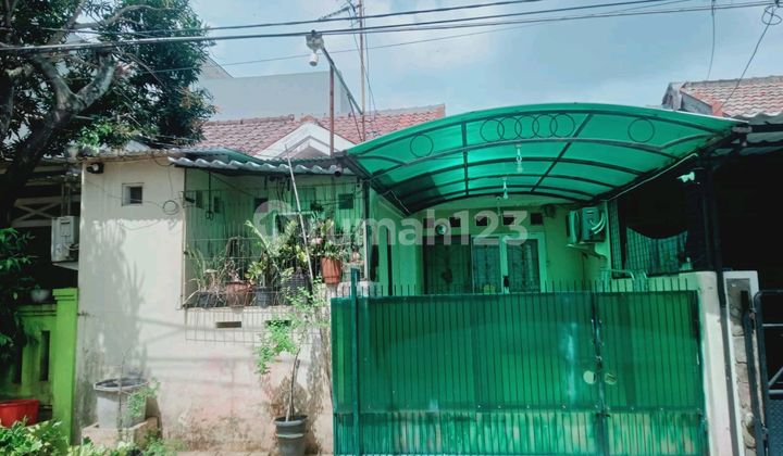 Cheap House for Sale in Sector 6 Gading Serpong. 1
