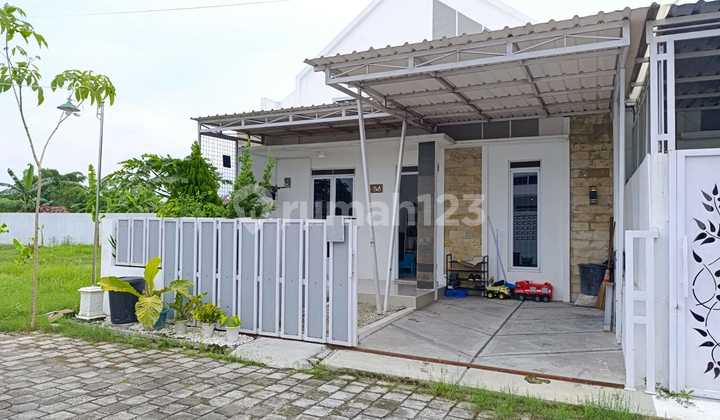 Quick Sale: Ready-to-Occupy House Only 3 Minutes from Prambanan Toll Exit, Just 445 Million, Type 48/79m².