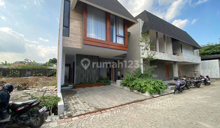 Jual Rumah Megah 2 Lantai Type 126 129m2 Samping Transmart Maguwoharjo Jogja 2