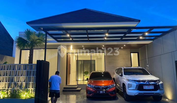 MEGAH LUAS STRATEGIS DI JOGJA!!! Type 107/182m2 harga 1.3 Miliar Nego Siap KPR Proses Kami Bantu