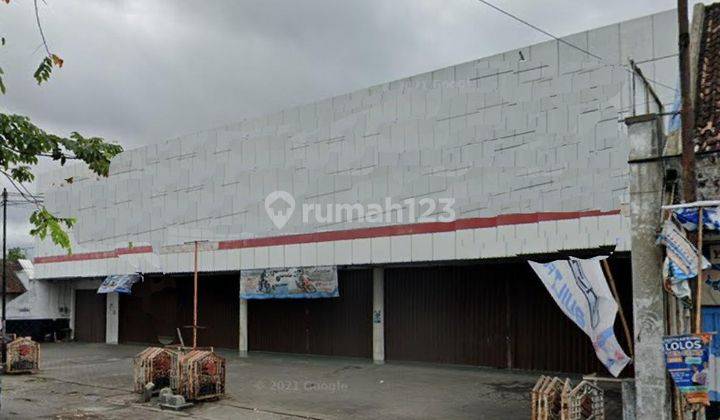 DiSewakan Bangunan Komersil Lokasi Strategis 1