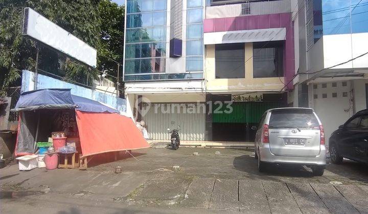 Disewakan Ruko 3 Lantai Luas Strategis 4