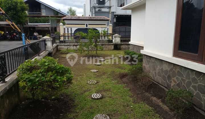 Rumah Besar dan Luas 2 Lantai Dalam Perumahan 3