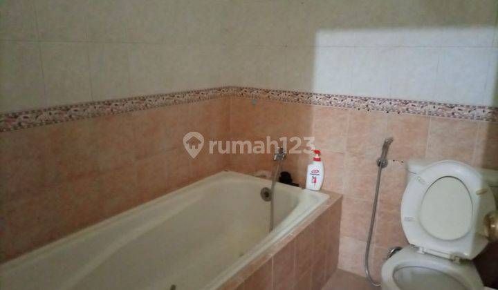 Rumah Besar dan Luas 2 Lantai Dalam Perumahan 8
