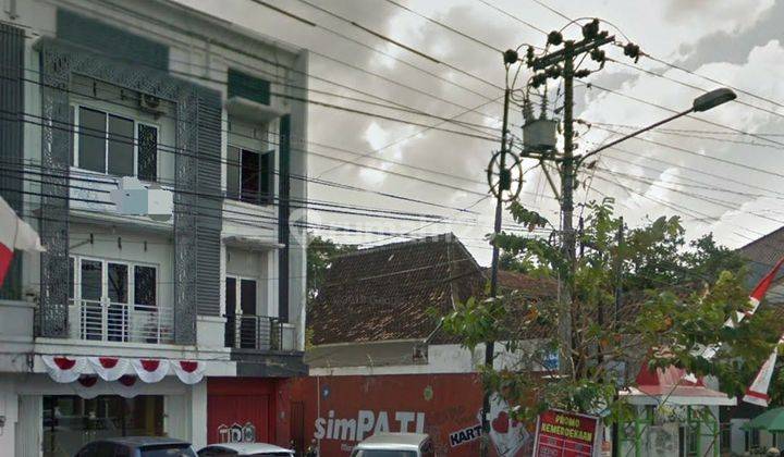 Ruko 3 Lantai Siap Pakai, strategis dan Murah 1