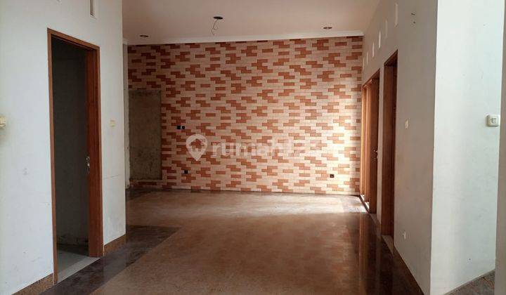 Rumah 3 Lantai Bagus Siap Huni  2