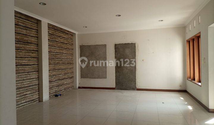 Rumah 3 Lantai Bagus Siap Huni  5