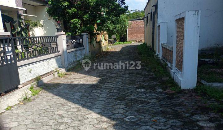 Rumah 3 Lantai Bagus Siap Huni  9
