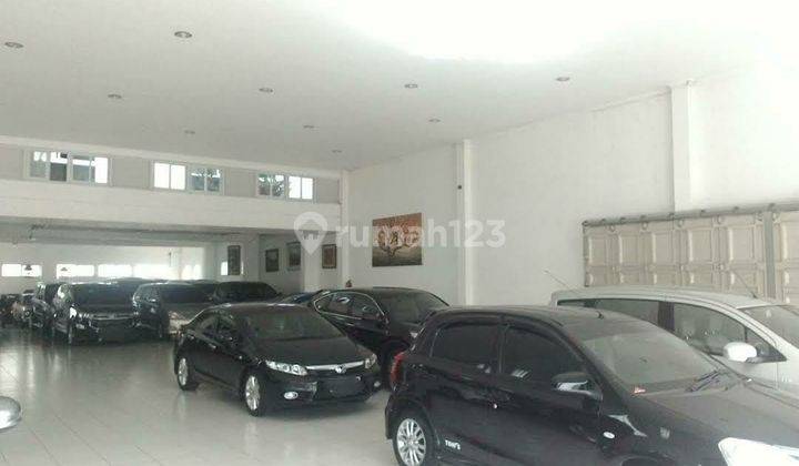 Gedung / Bangunan Komersil Mewah Lokasi Strategis Kawasan Bisnis, Parkir Luas 3