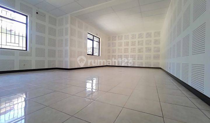 Rumah Kantor Besar dan Parkir Super Luas, Strategis 21