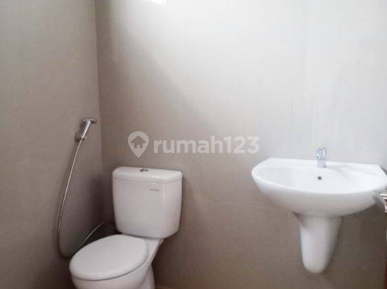 Rumah di Perum Citraland 2 Lantai SHM Bagus Barat 6