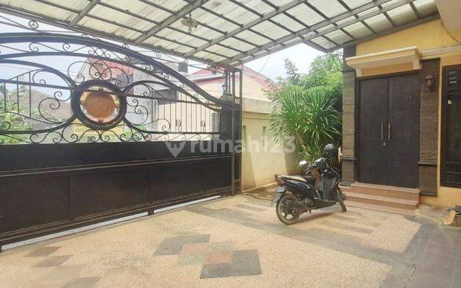 Rumah cantik di Jl. Kayu Manis 2 Lantai SHM Bagus Selatan 2