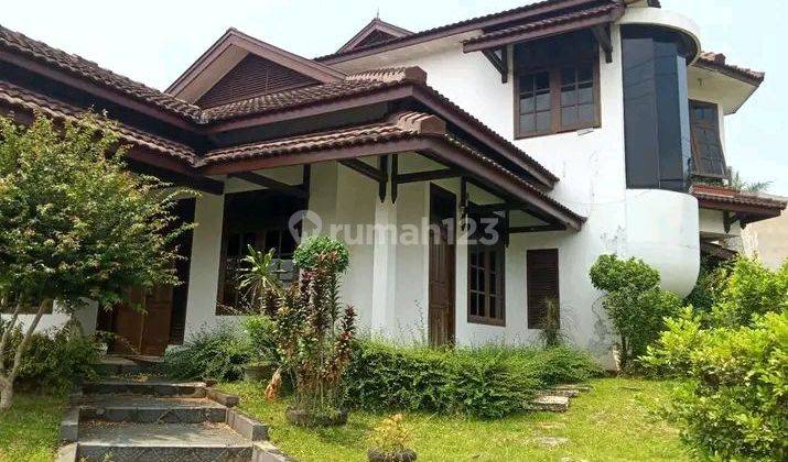 Rumah mewah di kawasan elit engah kota di Jl. Mr. Gele Harun 2 Lantai SHM Bagus Utara 2