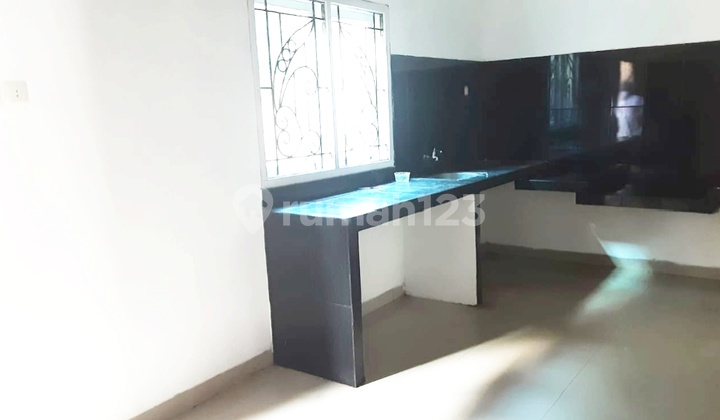 Dijual Rumah Mewah di Enggal SHM 2