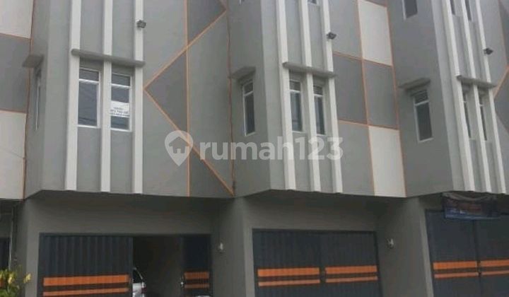 Strategic Shop House for Rent on Main Road 1