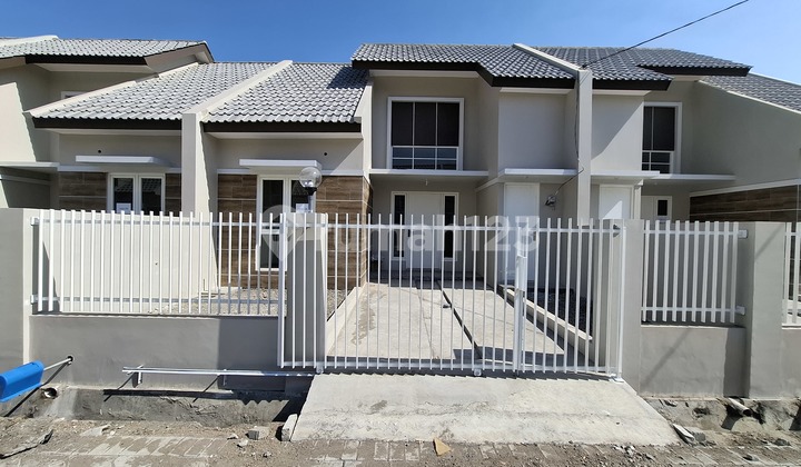 Rumah Tanda DP Dekat Surabaya Timur di Alana Regency Cemandi