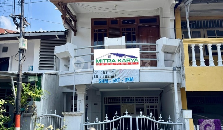 Jalan 2 Mobil Rumah Dekat Taman di Area Perumkar Pondok Kelapa