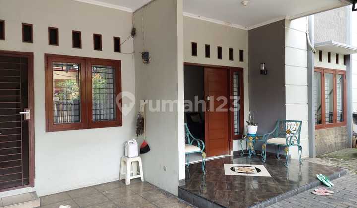 Turun Harga! Rumah Asri LT 160 M² di Komplek Galaxy Bekasi