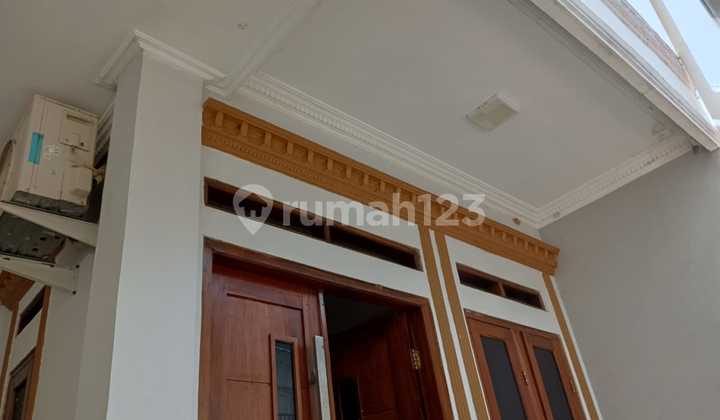 House with Swimming Pool in Duta Kranji Bintara Near KRL Cakung 2