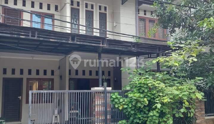 Turun Harga! Rumah Asri LT 160 M² di Komplek Galaxy Bekasi