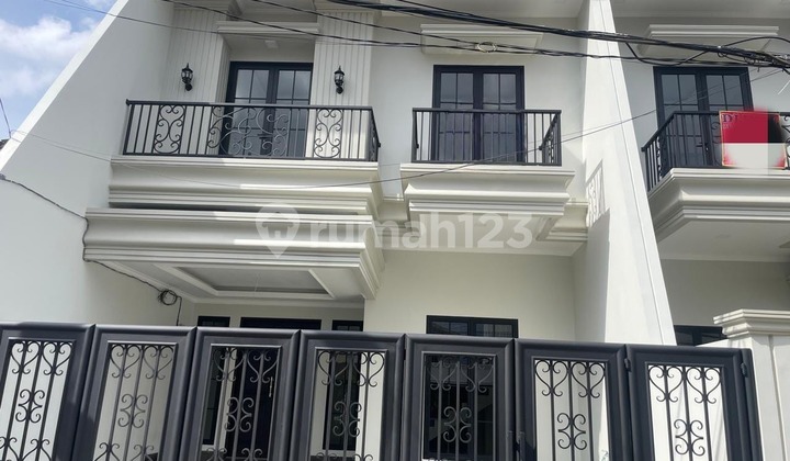 Rumah Baru Cantik Classic di Swadaya Duren Sawit 2