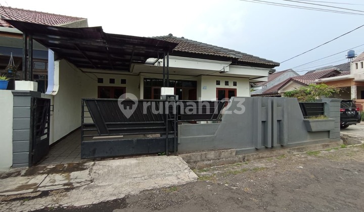 Rumah Hook LT 154 M² di Griya Bintara Indah Dekat KRL Cakung