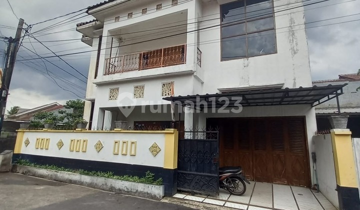 Rumah Hook LT 210 M² di Komplek Bdn Jatiwaringin