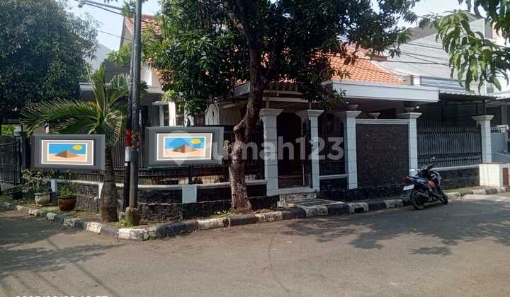 Rumah Hook Luas Tanah 187 Meter di Komplek Palem Indah Pondok Kelapa 2