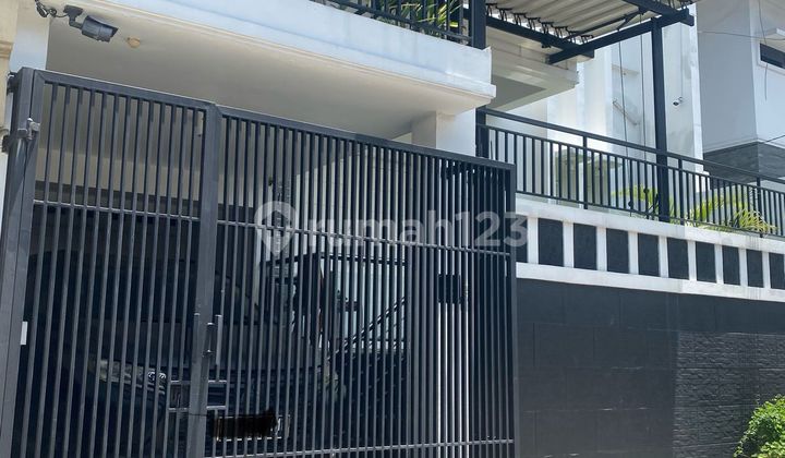 Rumah Cantik Minimalis di Komplek Taman Galaxy Dekat LRT Cikunir 2 Rumah Cantik Minimalis di Komplek Taman Galaxy Dekat LRT Cikunir 2