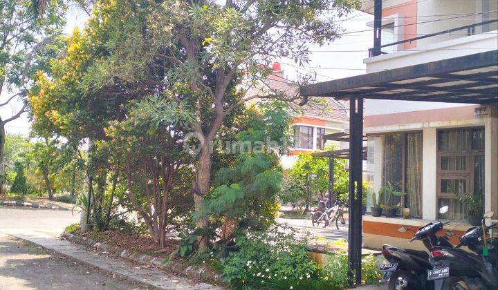 tampak depan muraaaaah rumah hoek dalam cluster