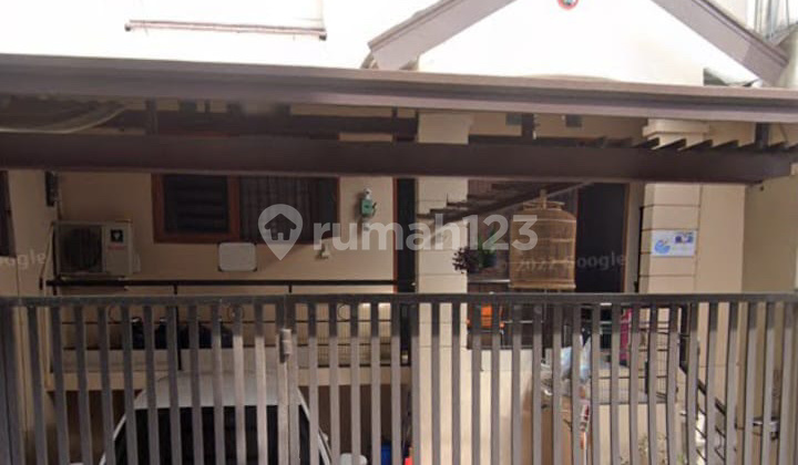 For Sale Well-Maintained House Ready to Occupy in Setraduta Bandung